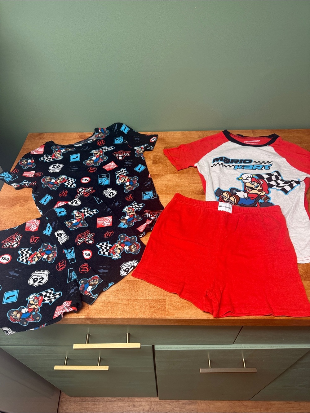 Mario kart- Kids 2-Piece Pajama Set bundle, GUC, size 12. Fits like a 10